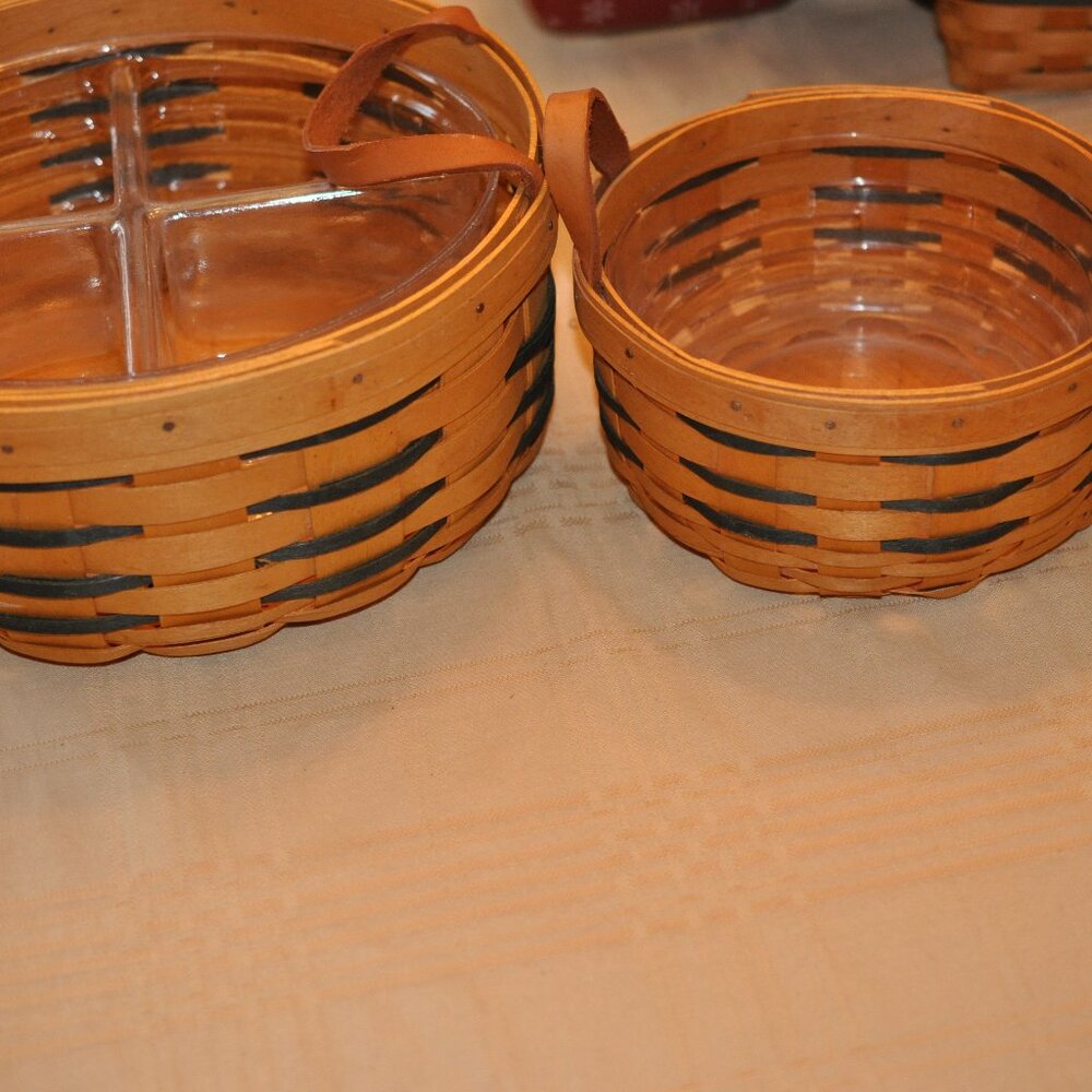 Lot of 2 Longaberger basket ( Darning and buttons with green accents